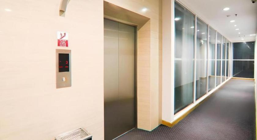 U Stay Hotel Mangga Besar Jacarta Exterior foto